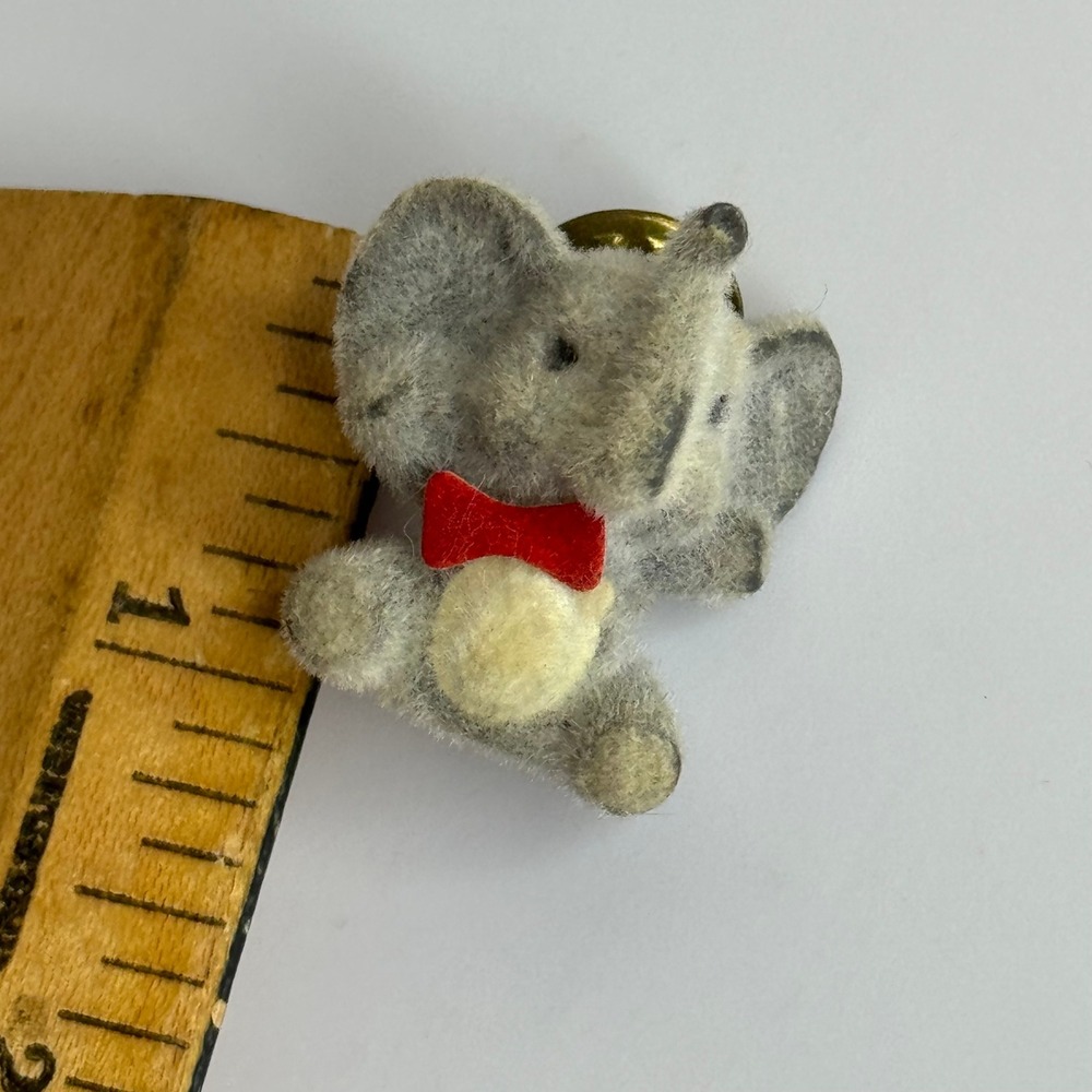 Velour Gray Elephant Pin Vintage Lapel‎ Pin